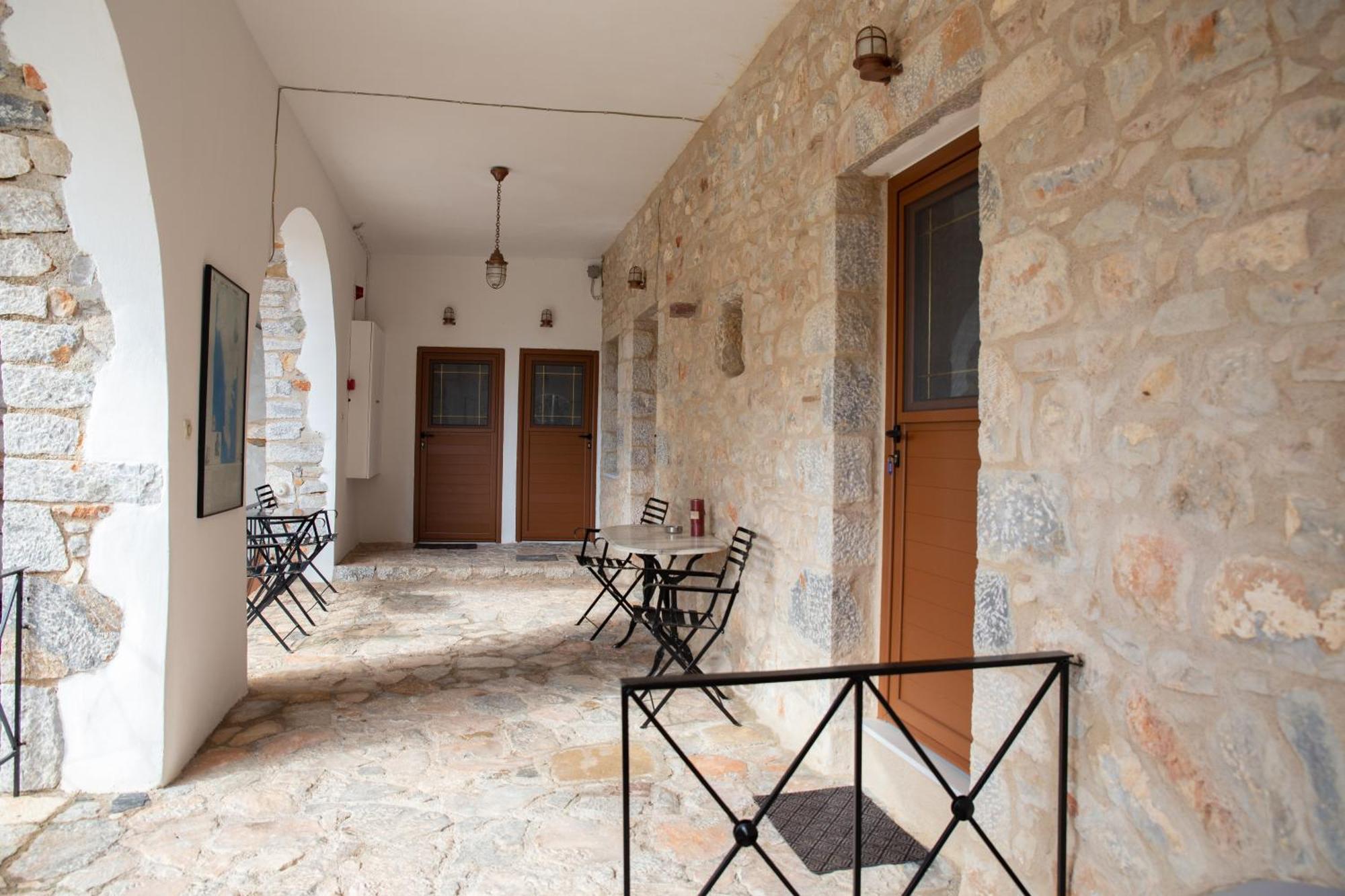 Traditional House Alepis In Areopolis Экстерьер фото